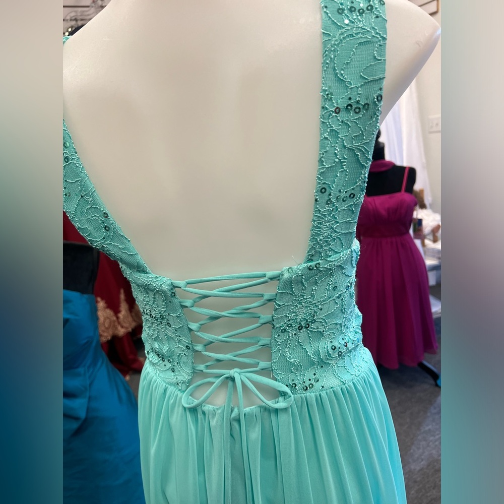 Beautiful Gown - Picture 5 of 5